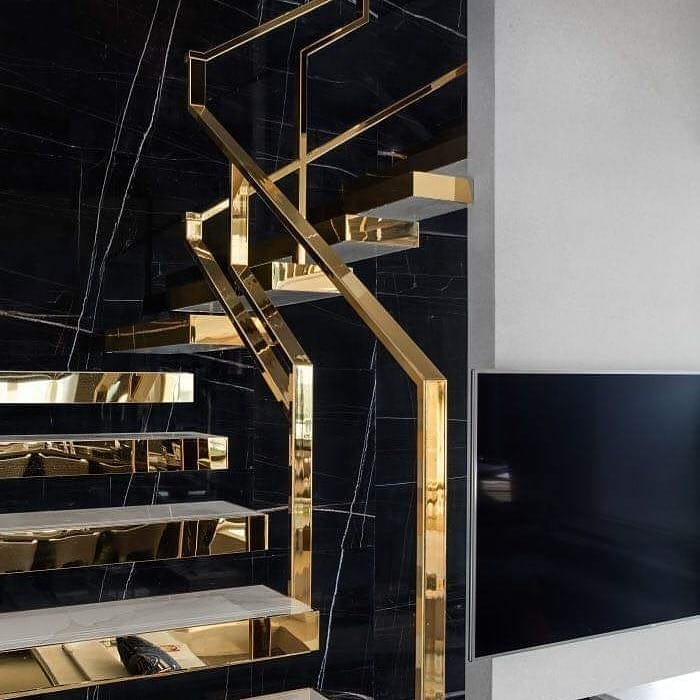 Hộp inox 304 màu vàng làm cầu thang