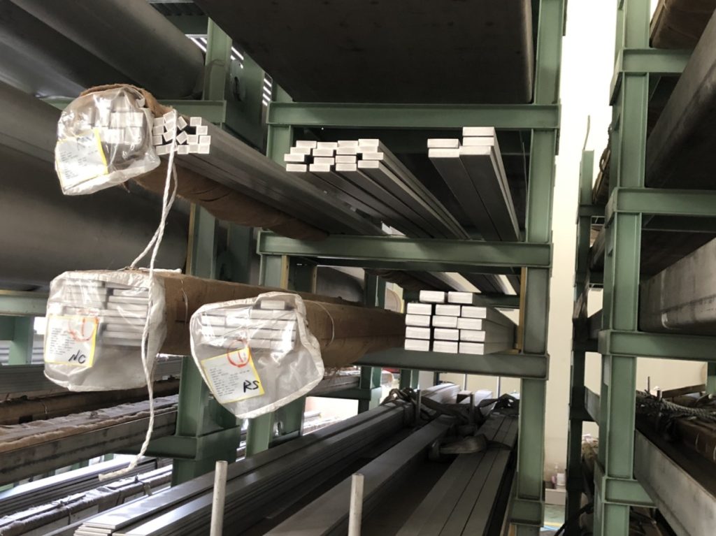 Kho thanh la inox 304